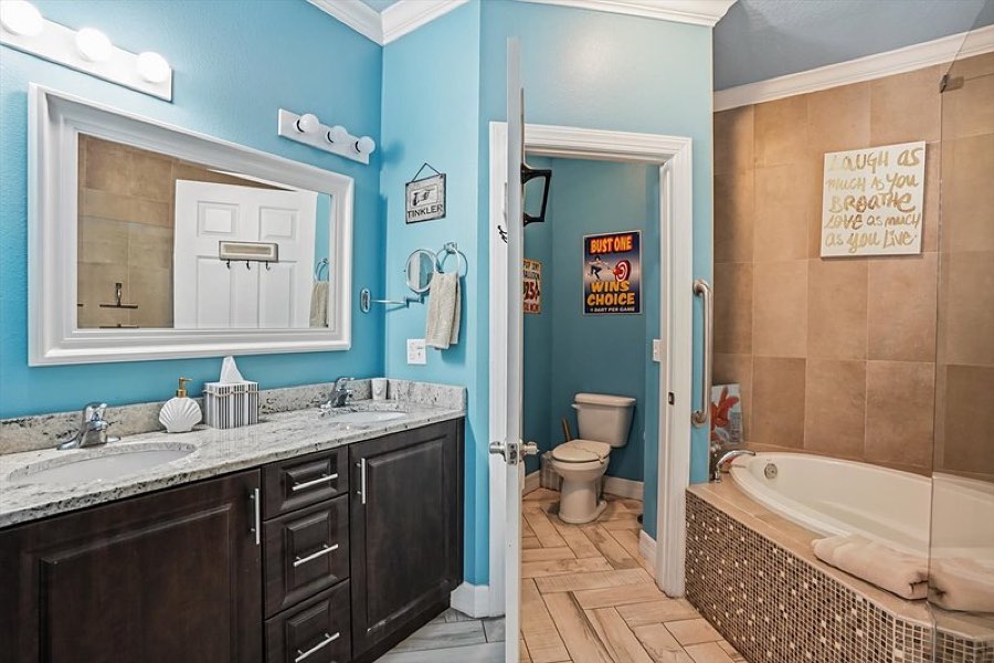 Bath tub in the Carnival Games Waterfront Suite at The Great Escape Lakeside, Clermont FL