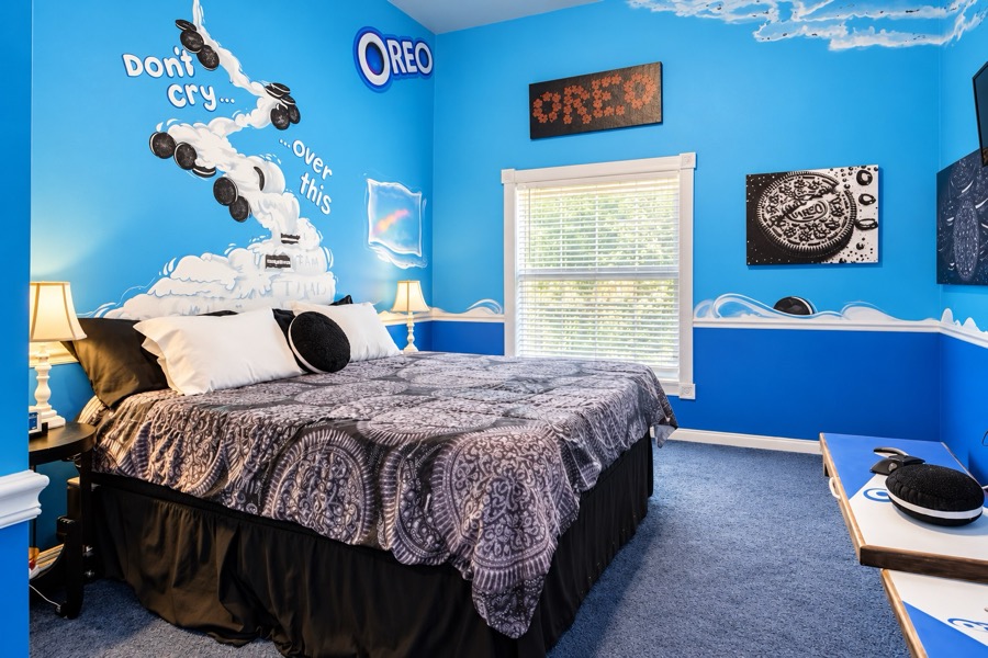 The Oreo bedroom.