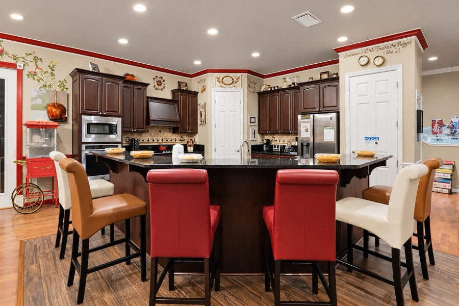 Sweetie Pie's Kitchen & Candy Apple Dining