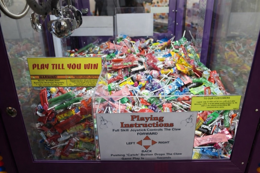 Candy claw machine jackpot.