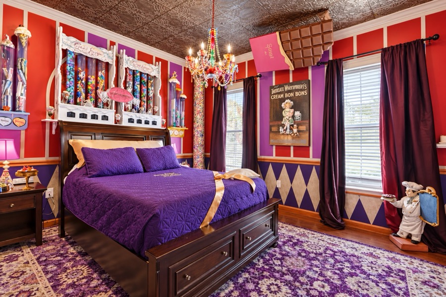 The "Dessert-ed" Dining Bedroom