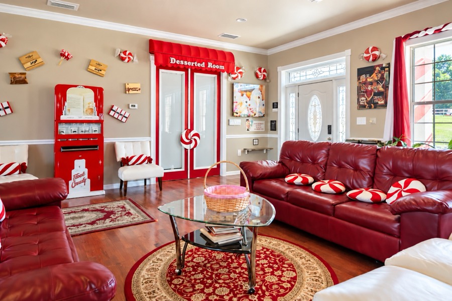 Peppermint lounge living room.