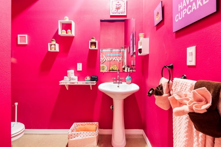 The Cupcake bathroom is even scented like its namesake (all bathrooms include showers and or shower/tub sets).