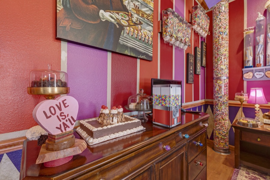 Columns of candy in the Dessert-ed dining bedroom