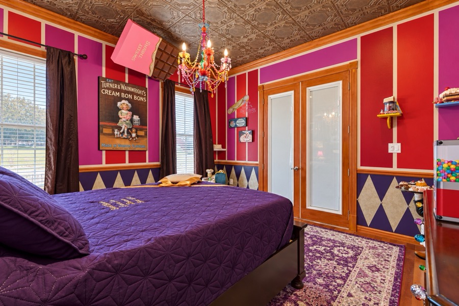 The Dessert-ed dining bedroom.
