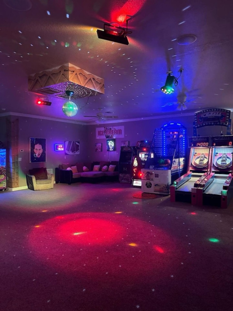 Ice Cream Social Karaoke Nightclub.