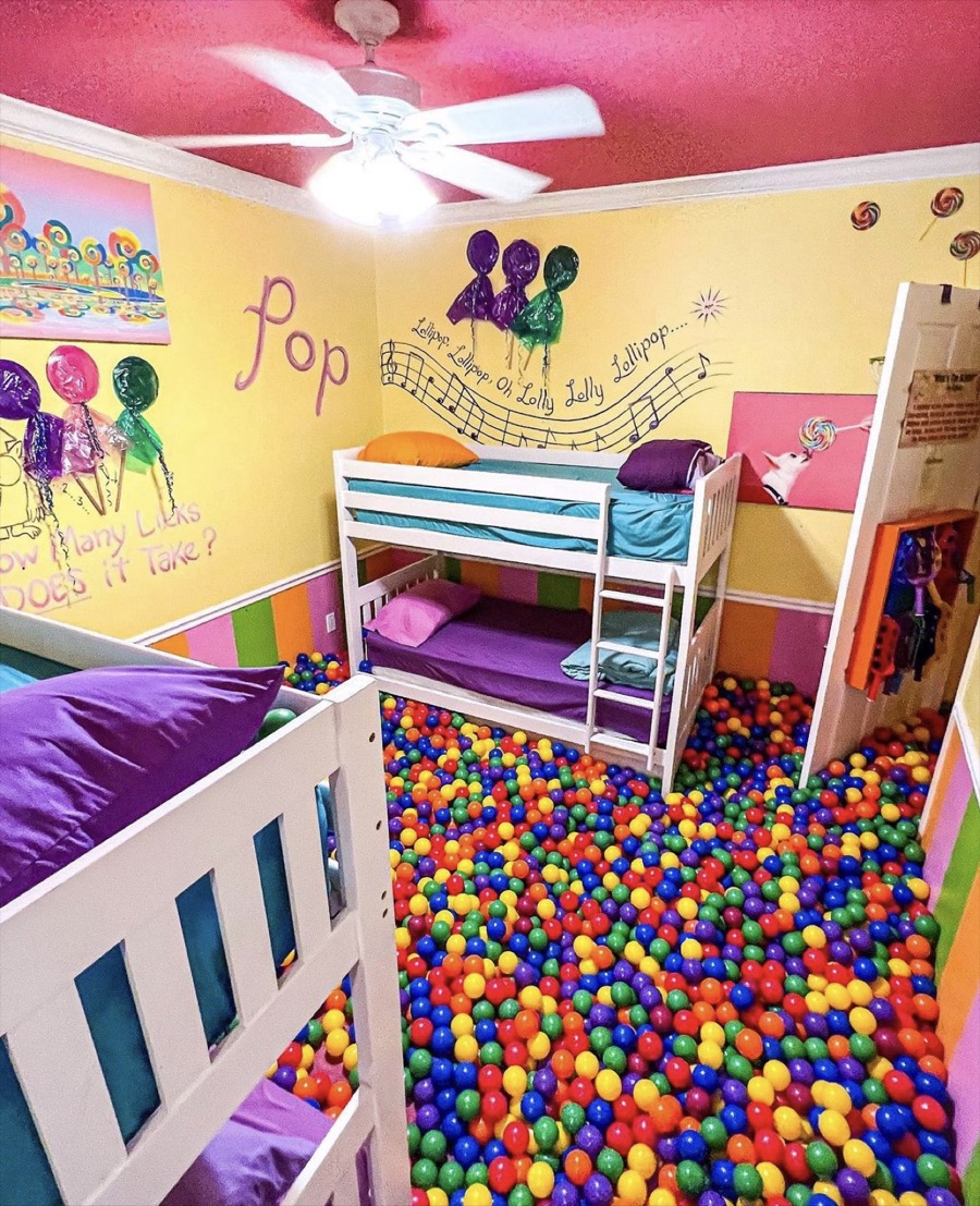 The Lollipop Ball bedroom.