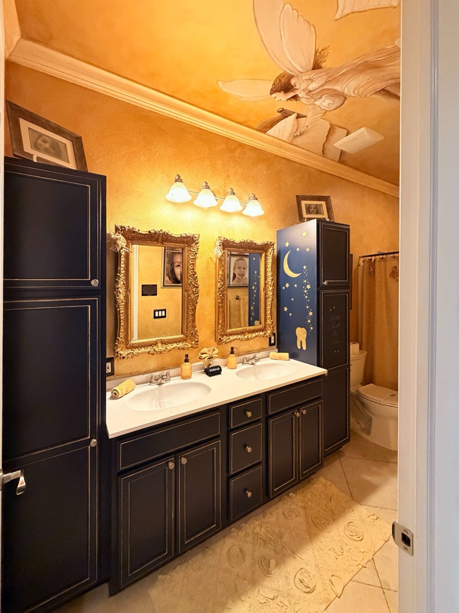 The Toilette de la Tooth Fairy.
