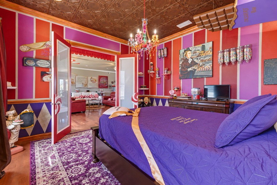 The Dessert-ed dining bedroom.